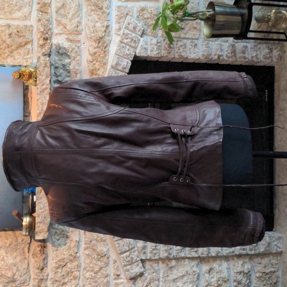 Danier Genuine Leather Jacket - Picture 4 of 10